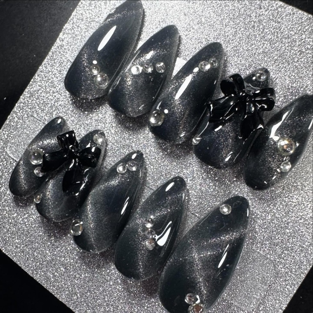 Medium almond black cat eye gel handmade press on nails